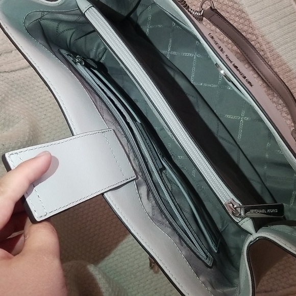 Michael Kors Jet Set Chain Travel Tote - Picture 5 of 7